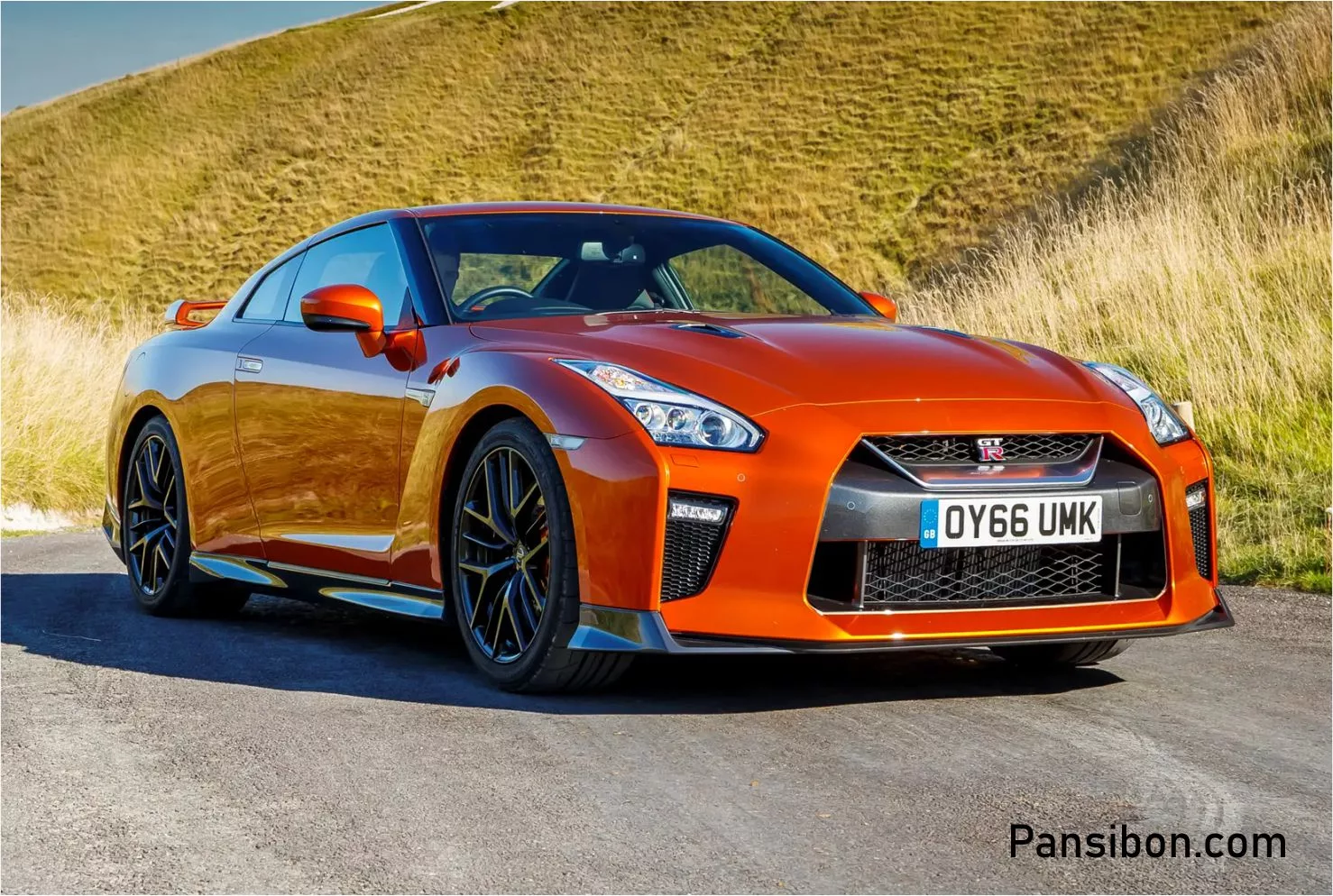 Harga Nissan GT-R R35 dengan Spesifikasi Lengkap